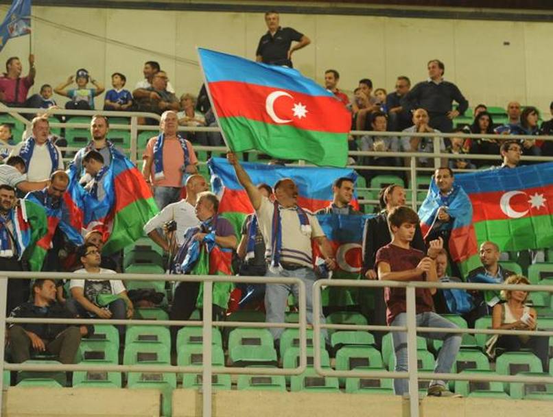 Ma ci sono anche alcuni tifosi azeri. Ansa